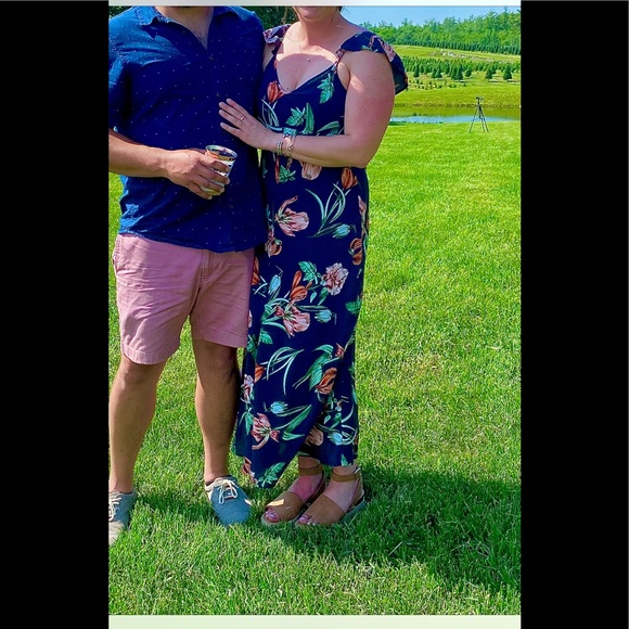 EUC Black w floral print maxi w flutter sleeve - Picture 2 of 5